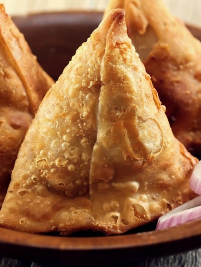 സമൂസയുടെ ത്രികോണാകൃതിക്ക് കാരണമെന്ത്?