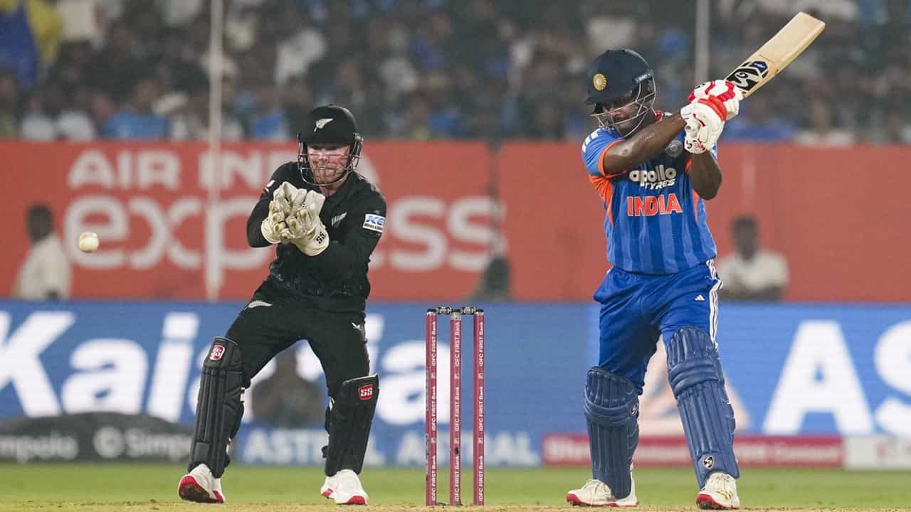 Sanju Samson: തിലക് തിരിച്ചെത്തുന്നു; സഞ്ജുവിന്റെ നില പരുങ്ങലില്; കാര്യവട്ടത്ത് വിധിയെഴുത്ത് Sanju Samson: തിലക് തിരിച്ചെത്തുന്നു; സഞ്ജുവിന്റെ നില പരുങ്ങലില്; കാര്യവട്ടത്ത് വിധിയെഴുത്ത്