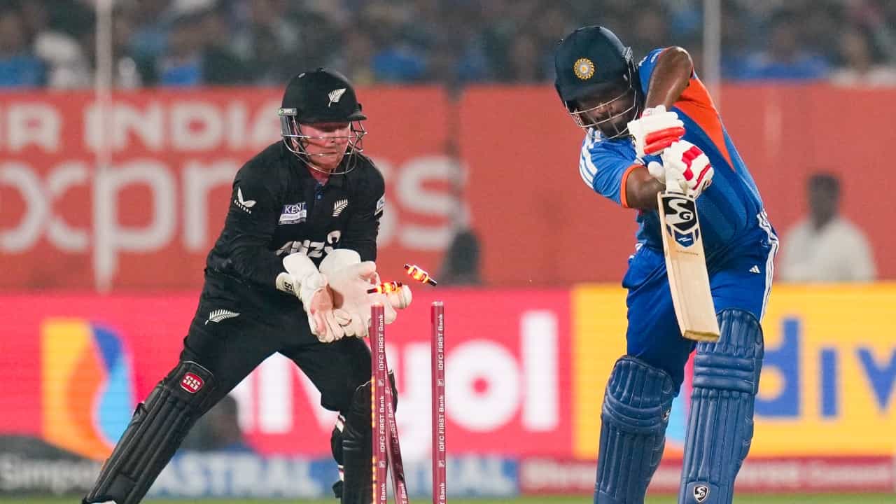Sanju Samson: സ്വന്തം നാട്ടുകാർക്ക് മുൻപിൽ വിരമിക്കൽ മത്സരം കളിക്കുമോ?; ഇന്ത്യൻ ടീമിൽ സഞ്ജുവിൻ്റെ ഭാവിയെന്ത്? Sanju Samson: സ്വന്തം നാട്ടുകാർക്ക് മുൻപിൽ വിരമിക്കൽ മത്സരം കളിക്കുമോ?; ഇന്ത്യൻ ടീമിൽ സഞ്ജുവിൻ്റെ ഭാവിയെന്ത്?