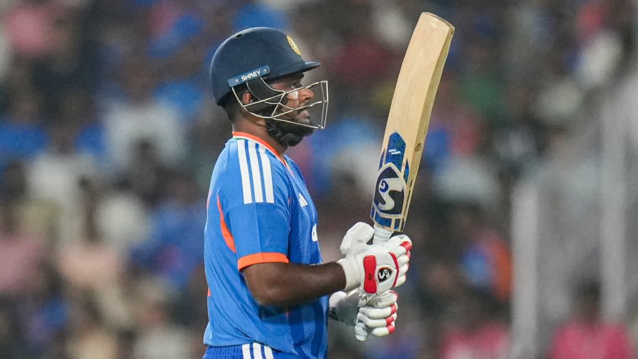 Sanju Samson: തുടർച്ചയായ രണ്ടാം മത്സരത്തിലും സഞ്ജുവിന് പരാജയം; ലോകകപ്പ് ടീമിലേക്ക് കിഷൻ എത്തുമോ? Sanju Samson: തുടർച്ചയായ രണ്ടാം മത്സരത്തിലും സഞ്ജുവിന് പരാജയം; ലോകകപ്പ് ടീമിലേക്ക് കിഷൻ എത്തുമോ?