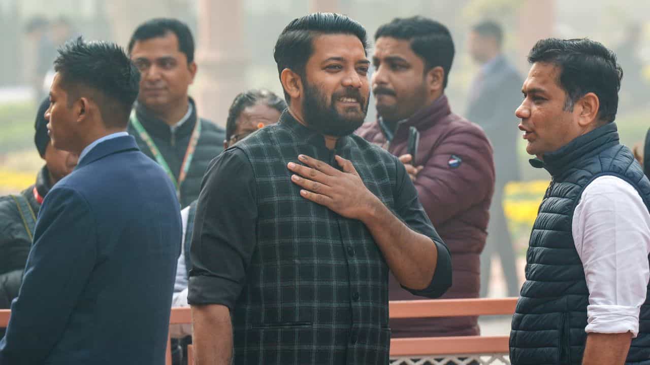 Shafi Parambil: ഷാഫി പറമ്പിലിന് അറസ്റ്റ് വാറണ്ട്; ദേശിയപാത ഉപരോധിച്ച കേസിൽ കോടതി ഉത്തരവ്
