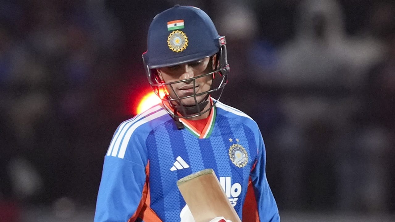 വൈറ്റ് ബോള്‍ ക്രിക്കറ്റില്‍ ഗില്ലിന്റെ സമീപകാല ഫോം മികച്ചതല്ല. ഇംഗ്ലണ്ടില്‍ നടന്ന ടെസ്റ്റ് പരമ്പരയിലാണ് താന്‍ അവസാനമായി ഗില്ലിന്റെ ബാറ്റിങ് കണ്ടത്. അവിടെ ഗില്‍ നന്നായി ബാറ്റ് ചെയ്‌തെന്നും പോണ്ടിങ് കൂട്ടിച്ചേര്‍ത്തു  (Image Credits: PTI)