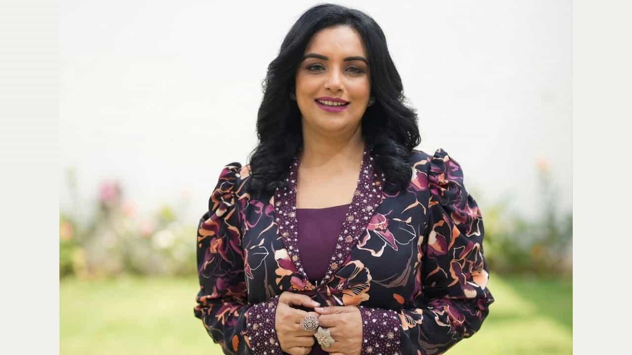 Shwetha Menon: അമ്മ അധ്യക്ഷപദവിയിൽ എത്ര ദിവസം എന്ന് കണ്ടറിയണം, കൂട്ടത്തിലുള്ളവർ തന്നെ അധിക്ഷേപിച്ചു! ശ്വേത മേനോൻ