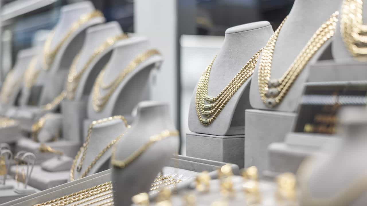 Silver Rate: സ്വര്‍ണം വിട്ടേക്ക് ഇനി വെള്ളിയാണ് താരം; ബുള്ളറ്റ് ട്രെയിന്‍ തോറ്റുപോകും ആ കുതിപ്പില്‍