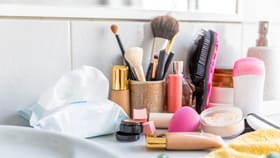 ഈ വസ്തുക്കൾ മറ്റുള്ളവരുമായി കൈമാറാറുണ്ടോ...; ചർമ്മത്തിന് നല്ല പണി