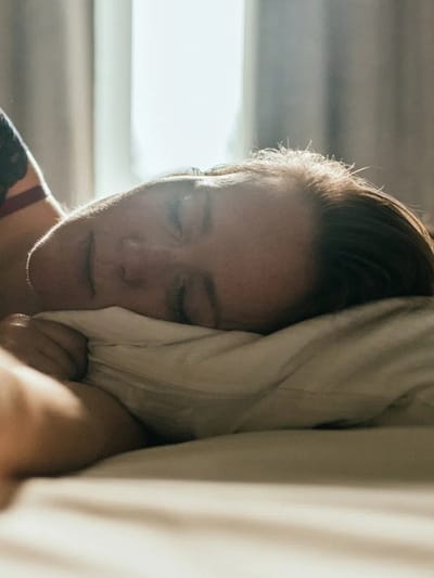 നനഞ്ഞ മുടിയുമായി ഉറങ്ങിയാല്‍ പ്രശ്‌നമോ?