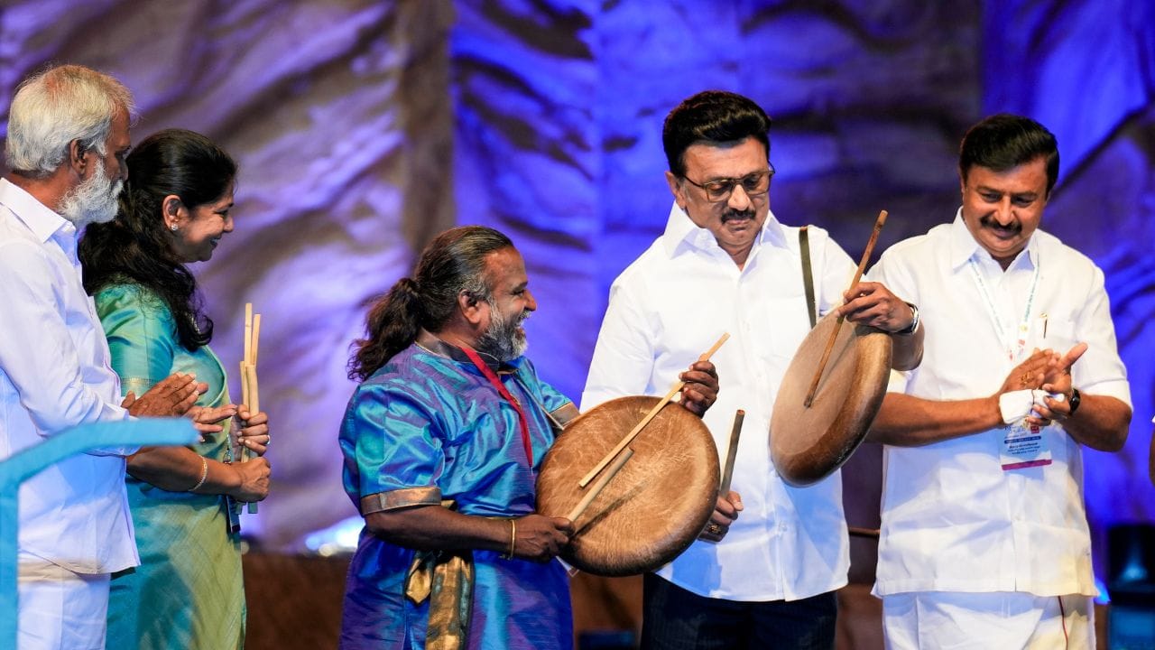 ഇവയ്‌ക്കെല്ലാം പുറമെ തമിഴ്‌നാട്ടില്‍ എഐഎഡിഎംകെയ്ക്കും ഡിഎംകെയ്ക്കും വേണ്ടിയും കനഗോലു ഗംഭീര പ്ലാനുകള്‍ തയാറാക്കിയിരുന്നു. ഡിഎംകെയ്ക്ക് വേണ്ടി നമുക്ക് നാമേ എന്ന പ്രചാരണ പരിപാടി നടത്തി അധികാരം വാങ്ങിക്കൊടുക്കാന്‍ കനഗോലുവിന് സാധിച്ചു. 

