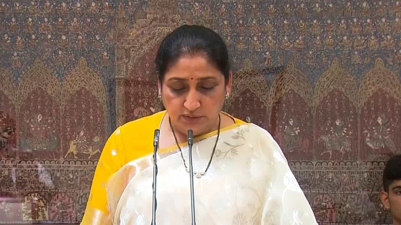 Sunetra Pawar: മഹാരാഷ്ട്രയിലെ ആദ്യ വനിതാ ഉപമുഖ്യമന്ത്രിയായി സുനേത്ര പവാർ സത്യപ്രതിജ്ഞ ചെയ്തു