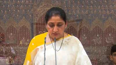 Sunetra Pawar: മഹാരാഷ്ട്രയിലെ ആദ്യ വനിതാ ഉപമുഖ്യമന്ത്രിയായി സുനേത്ര പവാർ സത്യപ്രതിജ്ഞ ചെയ്തു