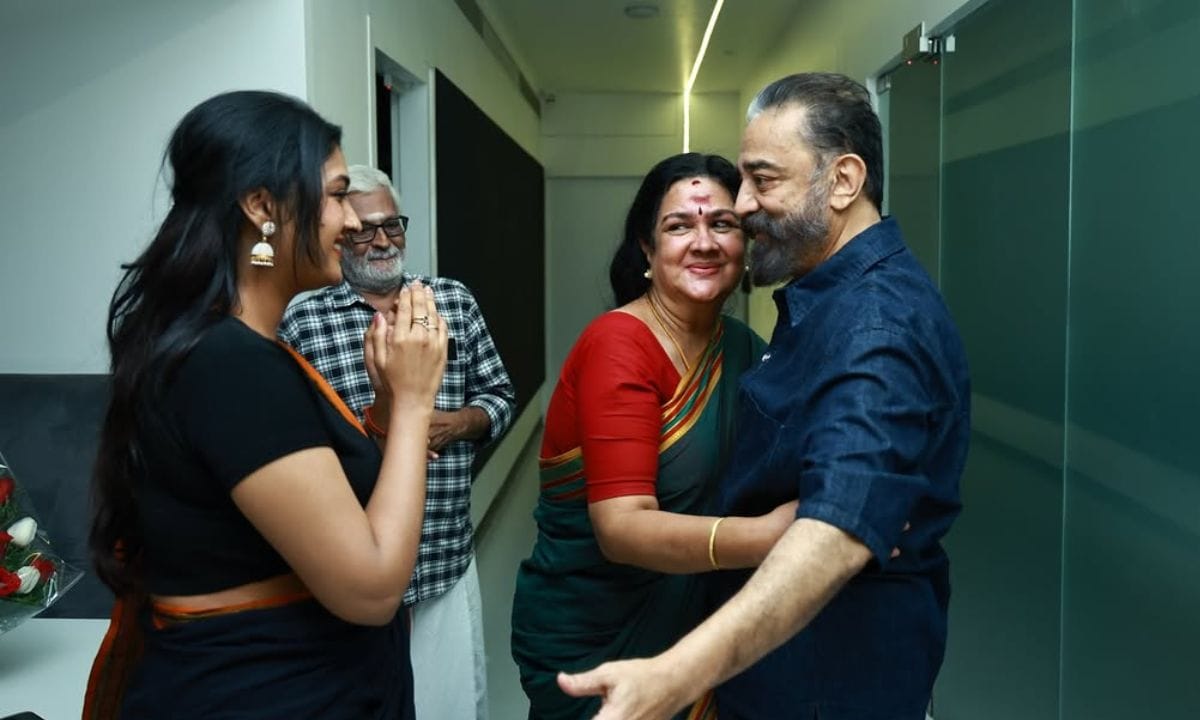 പക്ഷേ എന്തുകൊണ്ടോ ഭയത്താൽ എനിക്ക് അങ്ങനെ ചെയ്യാനായി തോന്നിയില്ല. മാത്രമല്ല അന്ന് തിരക്കുള്ളതിനാൽ പരിപാടിയിൽ നിന്ന് നേരത്തെ ഇറങ്ങുകയും ചെയ്തു. ആ വിഷമം ഞാൻ എന്റെ അമ്മയോടും പറഞ്ഞു പേടിയായിരുന്നു എനിക്കൊരു ഹായ് പോലും പറയാൻ കഴിഞ്ഞില്ല എന്നൊക്കെ. അപ്പോൾ അമ്മ പറഞ്ഞു കുഴപ്പമില്ല മോളെ അതിനെക്കുറിച്ച് ഒന്നും വിഷമിക്കേണ്ട അദ്ദേഹം ഇപ്പോഴും നിന്നെ ഓർക്കുന്നുണ്ട് നമുക്ക് തീർച്ചയായും ഒരു ദിവസം അദ്ദേഹത്തിന്റെ ഓഫീസിൽ പോയി അദ്ദേഹത്തെ കാണാം. (PHOTO: INSTAGRAM)