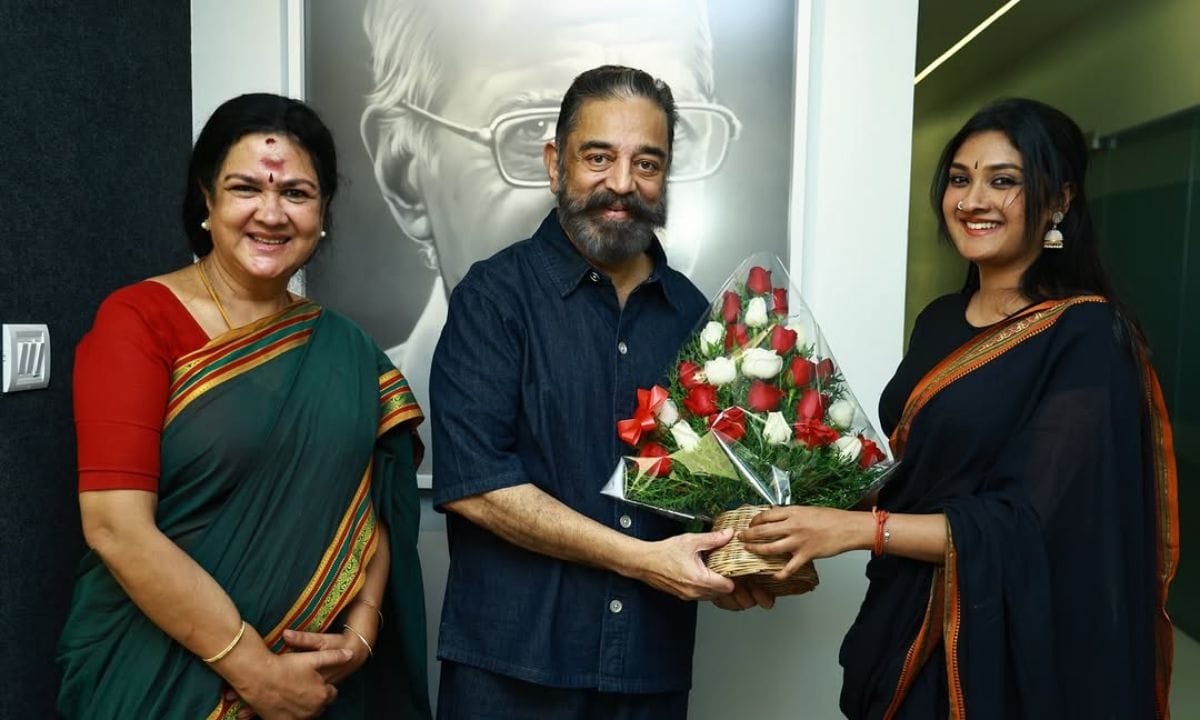 മലയാളികളുടെ  പ്രിയ താര പുത്രിയാണ് തേജലക്ഷ്മി. മലയാളത്തിലെ ഒരുകാലത്തെ സൂപ്പർ ഹിറ്റ് ജോഡികൾ ആയിരുന്ന ഉർവശിയുടെയും മനോജ് കെ ജയന്റെയും ഒരേ ഒരു മകൾ. അതുകൊണ്ടുതന്നെ തേജലക്ഷ്മിയുടെ വിശേഷങ്ങൾ അറിയാൻ ആരാധകർക്കും ഏറെ താല്പര്യമാണ്. (PHOTO: INSTAGRAM)