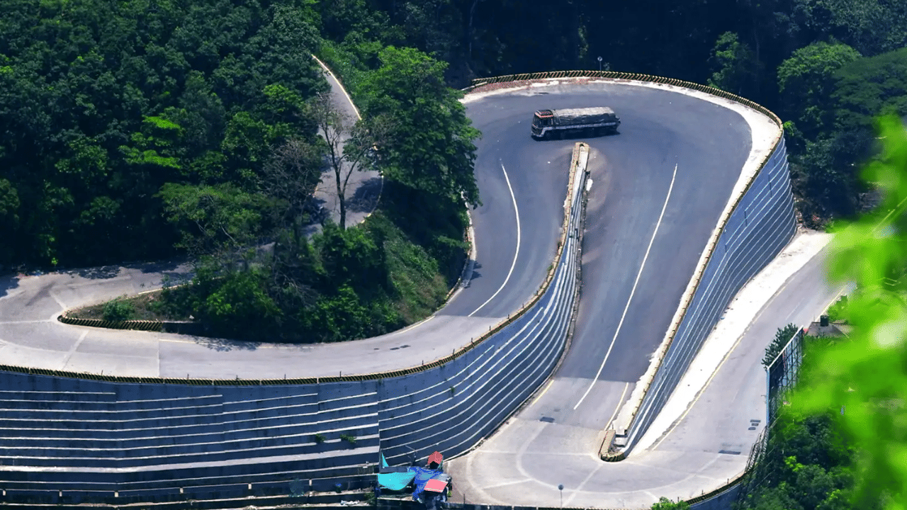 Easter Traffic condroll: താമരശ്ശേരി ചുരം വഴി പോകുന്നവർ ശ്രദ്ധിക്കുക, ഈസ്റ്റർ തിരക്ക് നിയന്ത്രിക്കാൻ മൊബൈൽ സ്ക്വാഡുകളെ ഇറക്കി പോലീസ്