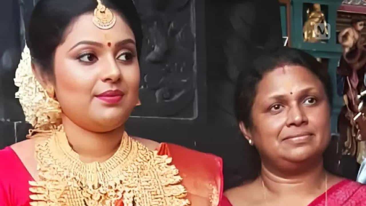 Mother -Daughter Death: എന്റെ മകളെ ഉടുപ്പു പോലെ എറിഞ്ഞു; അപമാനഭാരം ഇനിയും സഹിക്കാൻ വയ്യ, മടുത്തു: നോവായി അമ്മയും മകളും Mother -Daughter Death: എന്റെ മകളെ ഉടുപ്പു പോലെ എറിഞ്ഞു; അപമാനഭാരം ഇനിയും സഹിക്കാൻ വയ്യ, മടുത്തു: നോവായി അമ്മയും മകളും