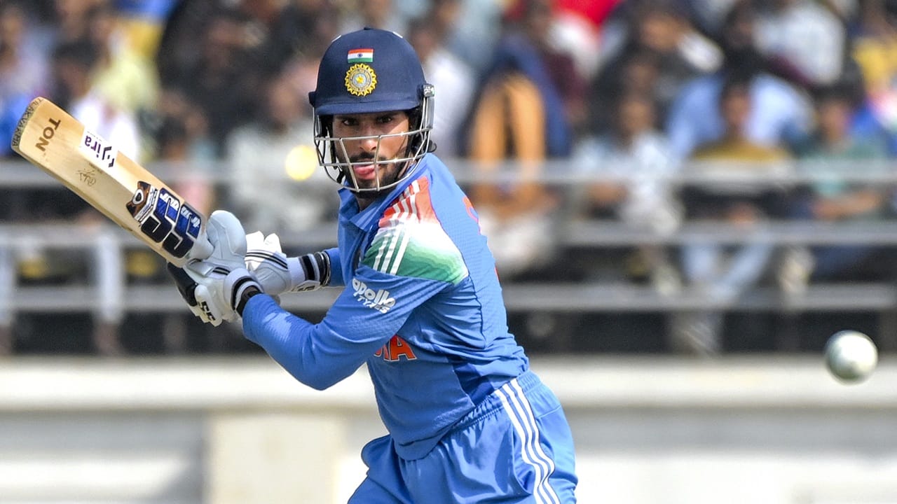 ടി20 ലോകകപ്പിലെ എല്ലാ മത്സരങ്ങളിലും തിലക് കളിക്കുമോയെന്ന് വ്യക്തമല്ല. യുഎസ്എയ്‌ക്കെതിരായ ആദ്യ മത്സരത്തില്‍ തിലക് കളിച്ചേക്കില്ലെന്ന് അഭ്യൂഹമുണ്ടെങ്കിലും സ്ഥിരീകരണമില്ല. ഫെബ്രുവരി ഏഴിനാണ് അമേരിക്കയ്‌ക്കെതിരായ മത്സരം (Image Credits: PTI).