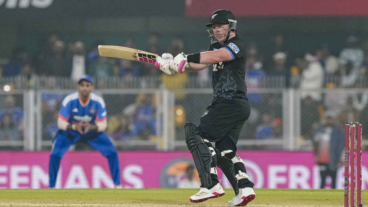 സീഫെര്‍ട്ടിനെയും, അലനെയും എത്തിച്ചത് ബാറ്റിങിന് കരുത്ത് കൂട്ടാനാണ്. തകര്‍പ്പന്‍ ഓള്‍ റൗണ്ടറാണ് നീഷാം. ഫെര്‍ഗൂസണ്‍ ബൗളിങ് ആക്രമണത്തിന് കരുത്ത് പകരും (Image Credits: PTI).