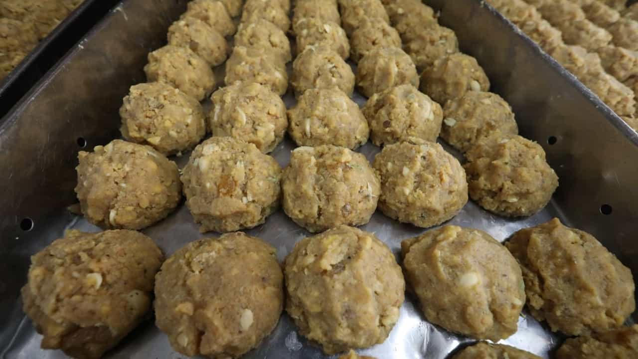 Tirupati Laddu: തിരുപ്പതിയിലെ ലഡ്ഡുവിൽ മൃഗക്കൊഴുപ്പ് ഉപയോഗിച്ചിട്ടില്ല; ഉപയോഗിച്ചത് കൃത്രിമ നെയ്യ് എന്ന് സിബിഐ Tirupati Laddu: തിരുപ്പതിയിലെ ലഡ്ഡുവിൽ മൃഗക്കൊഴുപ്പ് ഉപയോഗിച്ചിട്ടില്ല; ഉപയോഗിച്ചത് കൃത്രിമ നെയ്യ് എന്ന് സിബിഐ