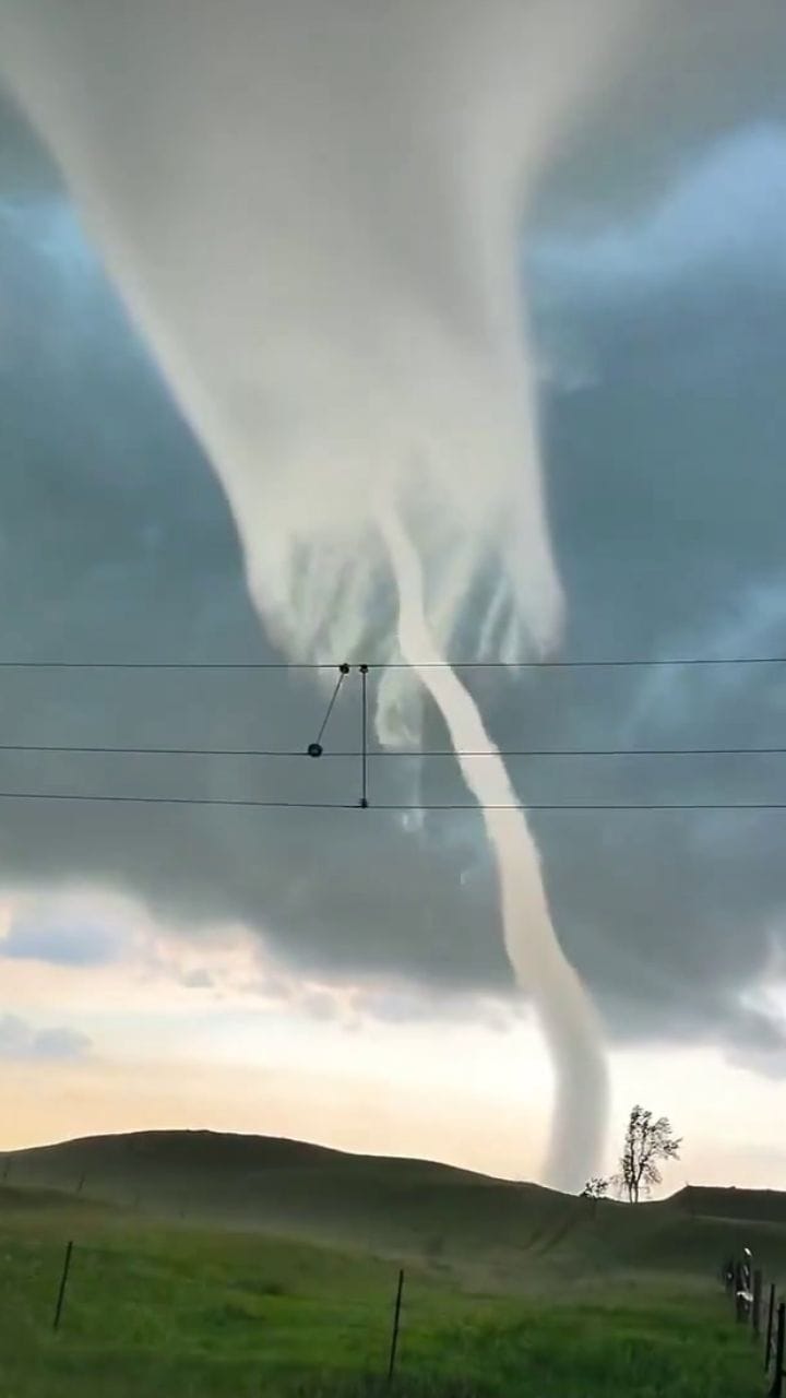 അതി ഭയങ്കരൻ ചുഴലിക്കാറ്റ്