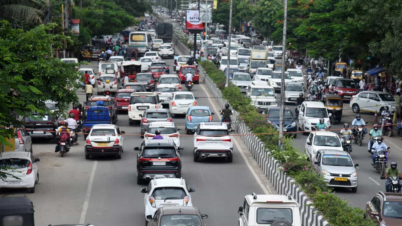 Bengaluru: ബെംഗളൂരുകാര്‍ ശ്രദ്ധിച്ചോളൂ... ഇവിടങ്ങളില്‍ ഇനി പേ ആന്‍ഡ് പാര്‍ക്ക് ഓണ്‍ലി