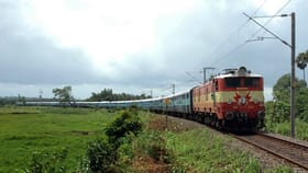 Train Reel Issue: ട്രെയിനിൽ നിന്ന് റീൽസ് എടുത്ത് സോഷ്യൽമീഡിയയിൽ പോസ്റ്റ് ചെയ്തു, രണ്ടുപേർക്കെതിരേ കേസ്