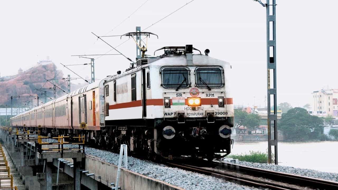 Chennai Train: ചെന്നൈക്കാരേ...നിങ്ങടെ നാട്ടിലെ ട്രെയിന് സര്വീസെല്ലാം മാറി Chennai Train: ചെന്നൈക്കാരേ...നിങ്ങടെ നാട്ടിലെ ട്രെയിന് സര്വീസെല്ലാം മാറി
