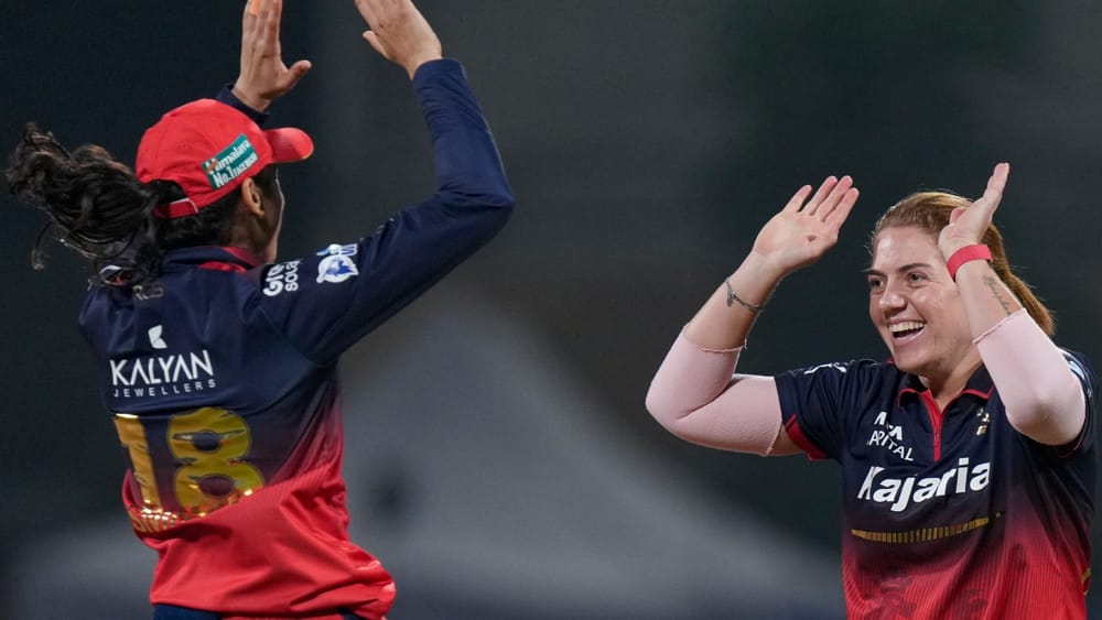 WPL 2026: യുപിയെ പിടിച്ചുകെട്ടി ആർസിബിയുടെ തിരിച്ചുവരവ്; ഫൈനലുറപ്പിക്കാൻ വേണ്ടത് 144 റൺസ്