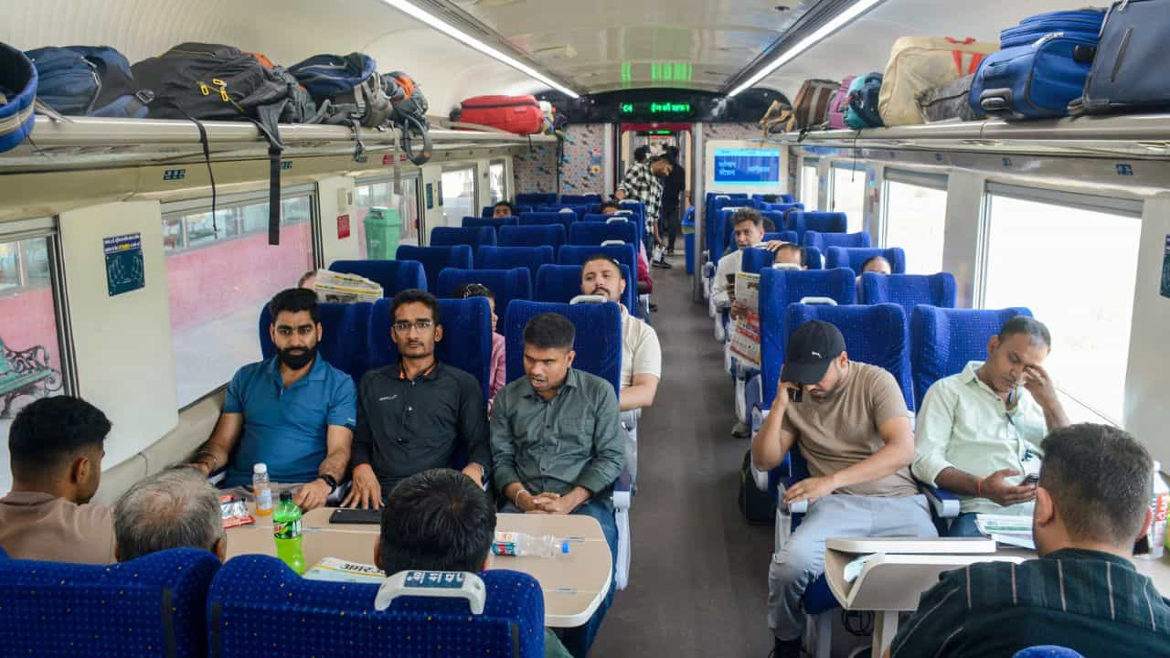 Vande Bharat: ട്രെയിന്‍ 2 മണിക്കൂര്‍ വൈകിയാല്‍ സൗജന്യ ഭക്ഷണം; വന്ദേ ഭാരതില്‍ ലഭിക്കുമോ?