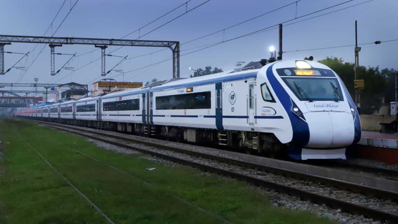 Bengaluru Vande Bharat: ബെംഗളൂരു വന്ദേ ഭാരത് യാത്ര തുടങ്ങി; ഈ റൂട്ടിലെ സഞ്ചാരം ഇനി അതിവേഗം