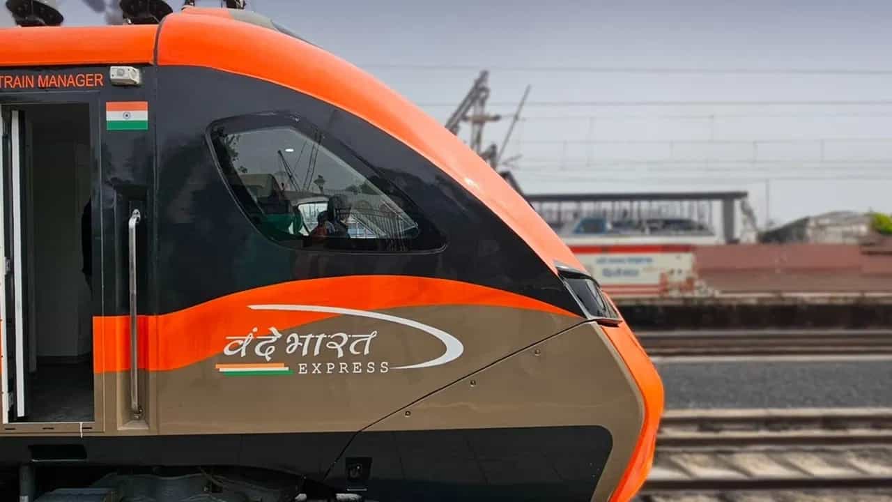 Amrit Bharat II vs Vande Bharat Sleeper: അക്കാര്യത്തില്‍ വന്ദേ ഭാരത് സ്ലീപ്പറും, അമൃത് ഭാരതും ഒരേ തൂവല്‍പ്പക്ഷികള്‍; മാറ്റമുണ്ടാകില്ലെന്ന് റെയില്‍വേ