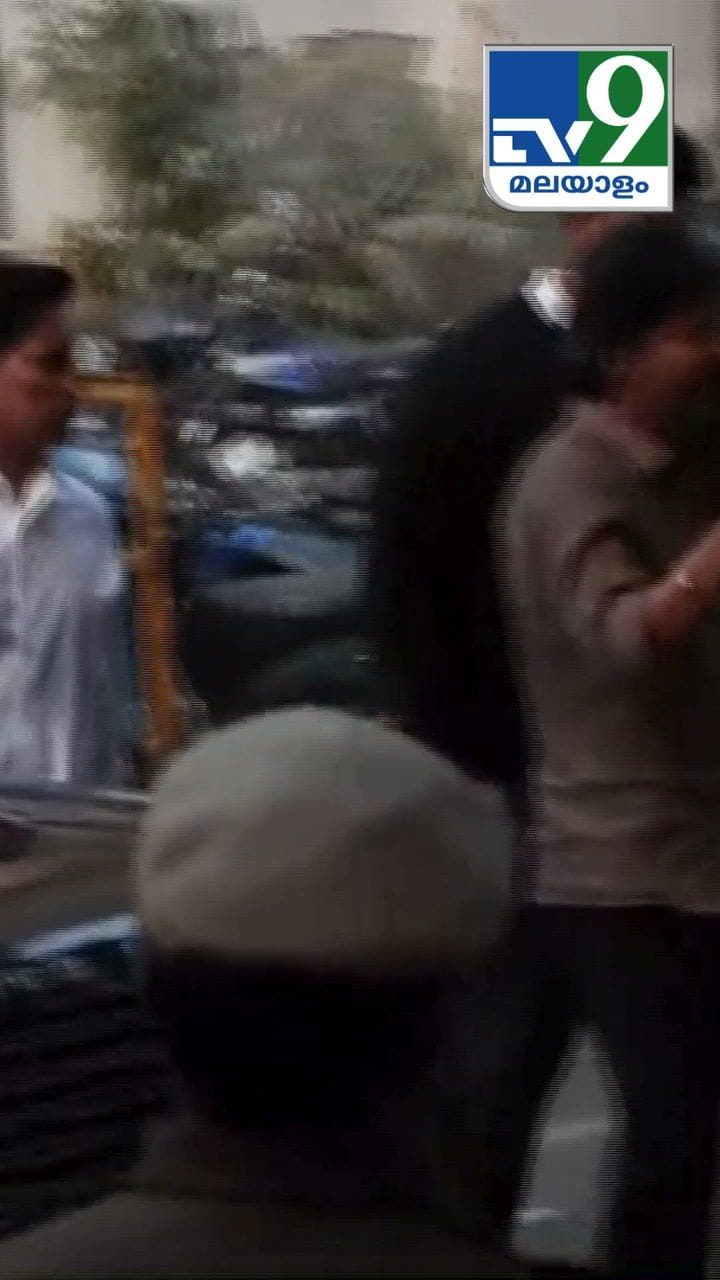 സിബിഐ ഓഫീസിൻ്റെ പുറത്തേക്ക് വന്ന വിജയ്