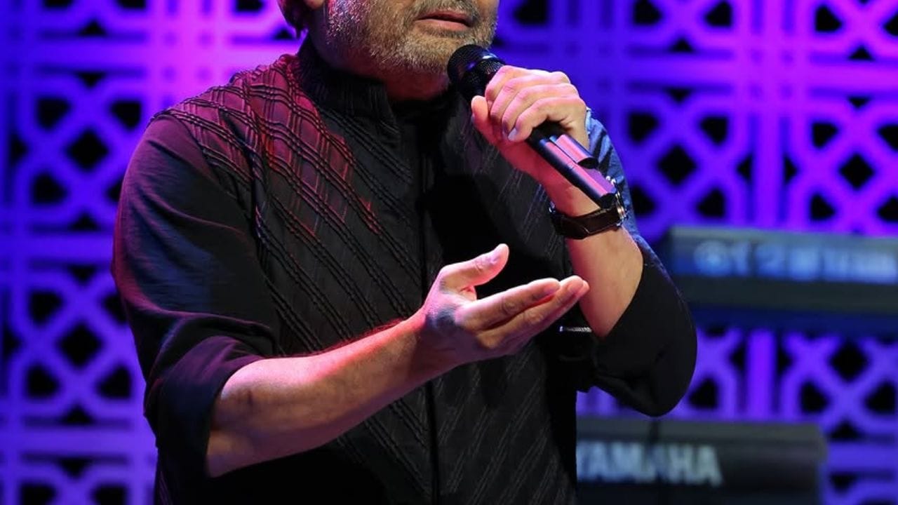  ജീവിതത്തിന്റെ തുടക്കത്തിൽ മറ്റൊരു മുഖമായിരുന്നു ഇദ്ദേഹം ഇപ്പോൾ പ്രശസ്തനായ ഒരു സംഗീത സംവിധായകനും ഒമ്പത് ദേശീയ അവാർഡുകൾ നേടി രാജ്യത്തിന് അഭിമാനമായ ഒരു വ്യക്തിയാണ്. ഒരു ക്രിക്കറ്റ് കാരൻ ആകാൻ കൊതിച്ച ഇദ്ദേഹം സംഗീതം സംവിധാനം തിരക്കഥ എന്നീ മേഖലയിലായി ആകെ 9 ദേശീയ അവാർഡുകളാണ് കരസ്ഥമാക്കിയത്.(PHOTO: INSTGRAM) 