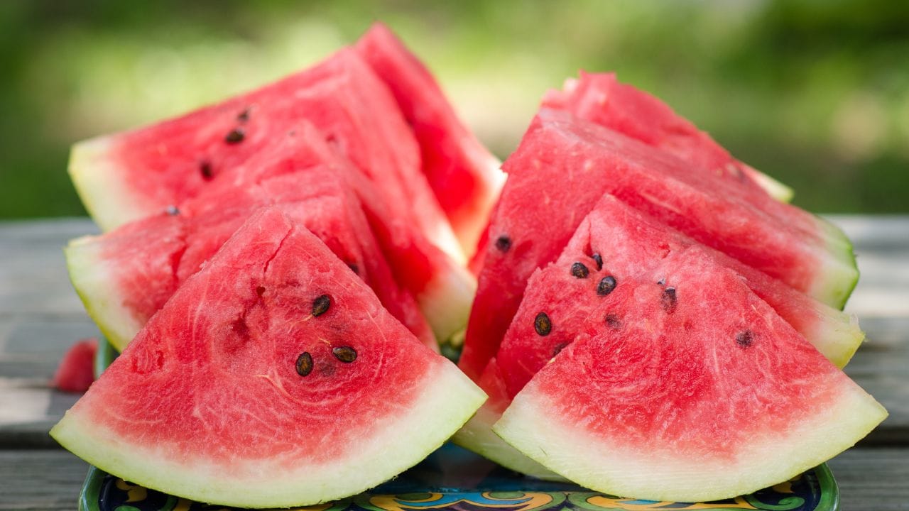 വൈറ്റമിനുകളായ സി,എ, പാന്തോതെനിക് ആസിഡ്, പൊട്ടാസ്യം, കോപ്പര്‍, കാത്സ്യം എന്നിവ തണ്ണിമത്തനില്‍ അടങ്ങിയിരിക്കുന്നു. ഹൃദയാരോഗ്യം മെച്ചപ്പെടുത്താനും ഇവ വളരെ നല്ലതാണ്. 

