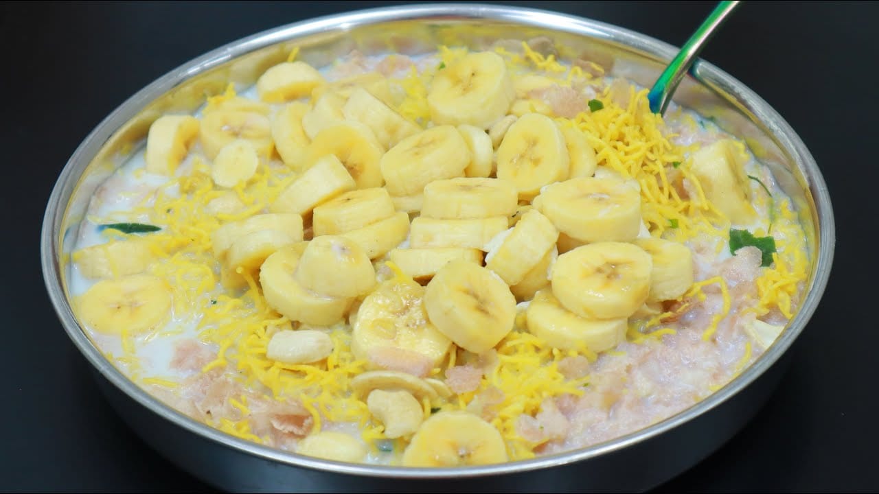 വളരെ കുറഞ്ഞ സമയം കൊണ്ട് കുറച്ച് സാധനങ്ങൾ കൊണ്ട് തയ്യാറാക്കാൻ സാധിക്കുന്ന അവിൽ ഇസ്തിരിക്ക് ആവശ്യമായ സാധനങ്ങൾ ഇവയൊക്കെ:അവൽ: അര കപ്പ്,നെയ്യ്: ഒരു ടേബിൾ സ്പൂൺ,പഞ്ചസാര: ആവശ്യത്തിന്,റോബസ്റ്റ പഴം : രണ്ടെണ്ണം ( ചെറുതായി അരിഞ്ഞത്)പാൽ: ആവശ്യത്തിന്,മഞ്ഞ മിക്സ്ചർ,ഏലക്ക പൊടിച്ചത് ആവശ്യത്തിന്,അണ്ടിപ്പരിപ്പ്.