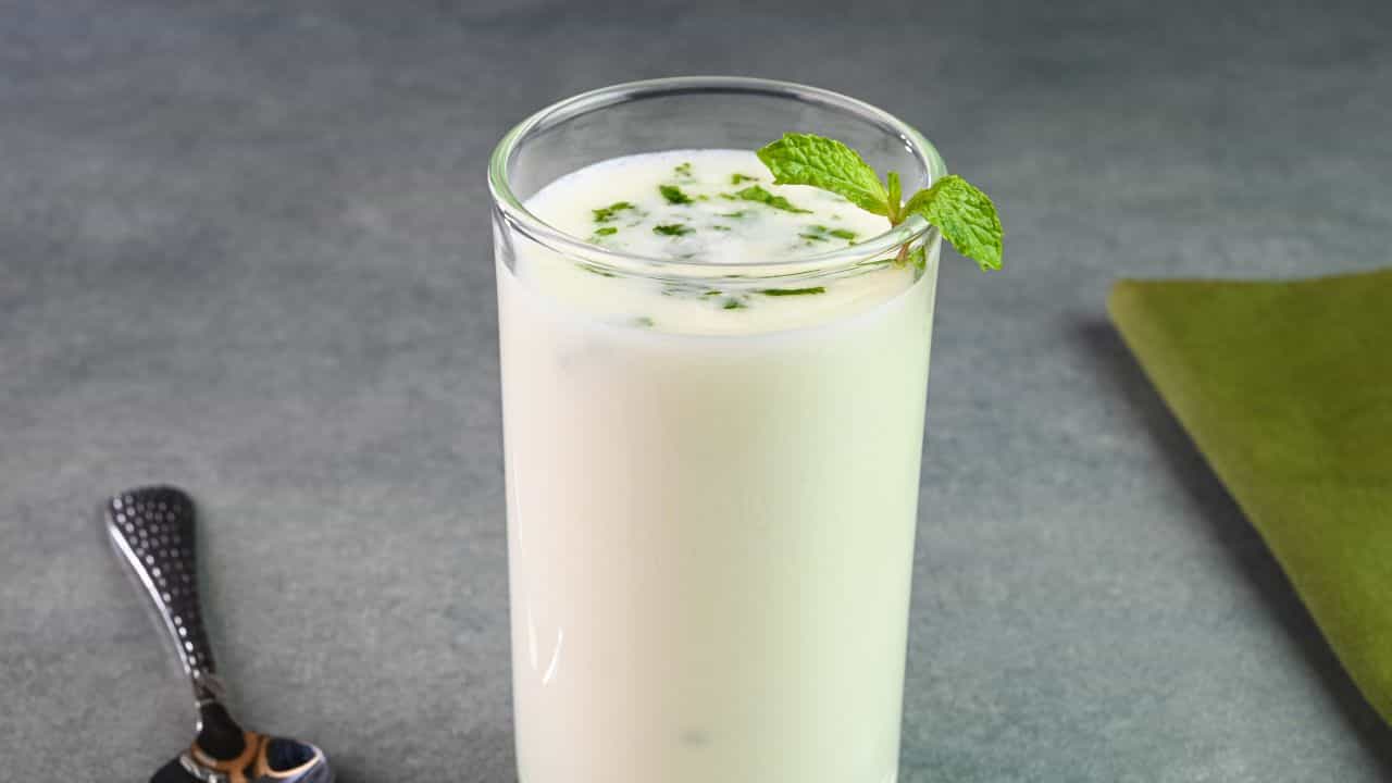 Buttermilk With Lunch: ഉച്ചഭക്ഷണത്തോടൊപ്പം മോര് കുടിക്കുന്നതിൻ്റെ ​ഗുണമറിയാമോ...; ദഹനം മാത്രമല്ല, ഹൃദയത്തിനും മികച്ചത്