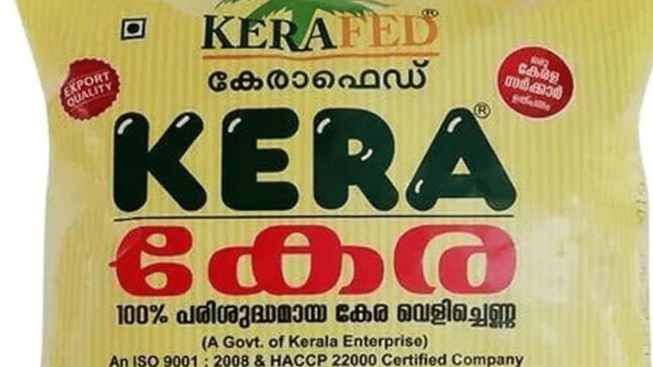 അതേസമയം കേരാഫെഡിന്റെ കേര വെളിച്ചെണ്ണ വില കുറഞ്ഞിട്ടുണ്ട്. കൂടാതെ അളവ് കുറഞ്ഞ പാക്കറ്റും കേരാഫെഡ് വിപണിയില് എത്തിച്ചിട്ടുണ്ട്. 900 എംഎല്ലിന്റെ വെളിച്ചെണ്ണ പാക്കറ്റ് ഉപഭോക്താക്കള്ക്ക് ഇനി മുതല് വാങ്ങിക്കാവുന്നതാണ്.