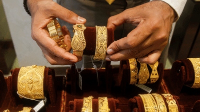 Kerala Gold Rate: ചരിത്രവിലയിൽ സ്വർണം, ഒന്നേകാൽ ലക്ഷം കടന്നു; വെള്ളി മോഹങ്ങളും വേണ്ട!