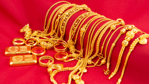 Gold: മാറി മറിഞ്ഞ് സ്വർണം, വീണ്ടും കൂടി; പോക്ക് ഒന്നരലക്ഷത്തിലേക്ക്…