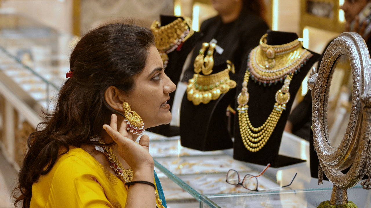 Gold Rate: ആശ്വസിക്കേണ്ട, നേരിയ ഇടിവ് മാത്രം; ഒരു പവൻ സ്വർണം ഒരു ലക്ഷം തന്നെ!