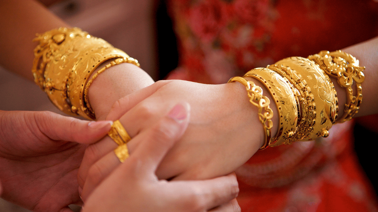 Kerala Gold Rate: പിന്നെയും കൂടി.... സ്വർണം വാങ്ങാൻ ഉടനെയൊന്നും പറ്റില്ല, ചരിത്ര വില കീഴടക്കി പൊന്നിന്റെ കുതിപ്പ്