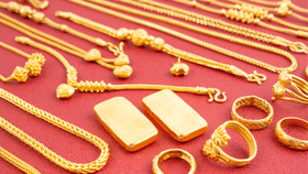 Gold: ദേ പോയി…..റെക്കോർഡുകൾ തിരുത്തി സ്വർണം, വിലയിൽ വീണ്ടും വർദ്ധനവ്...