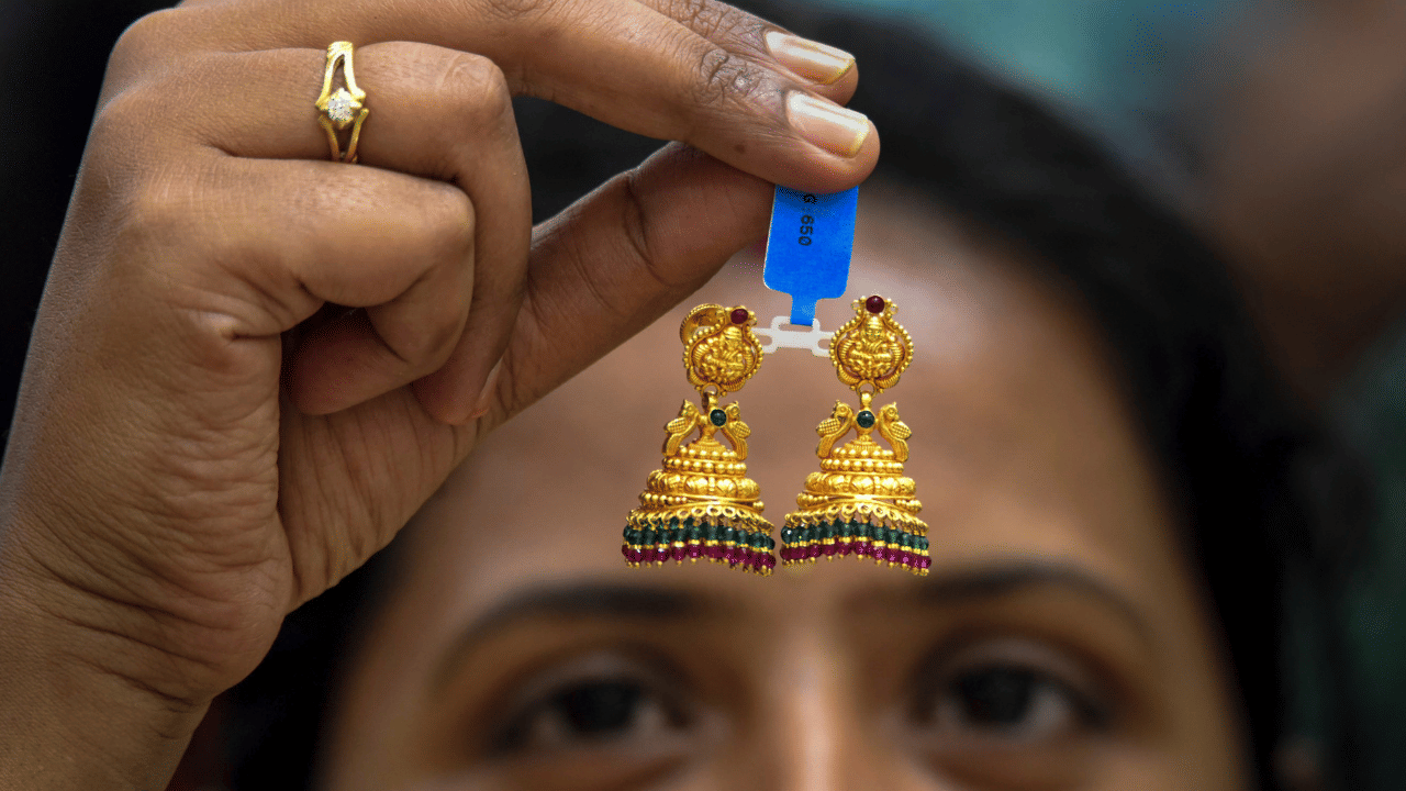 Kerala Gold Rate: ചാഞ്ചാടി ആടി സ്വർണവില, ഇന്നത്തെ നിരക്ക് അറിയേണ്ടേ? Kerala Gold Rate: ചാഞ്ചാടി ആടി സ്വർണവില, ഇന്നത്തെ നിരക്ക് അറിയേണ്ടേ?