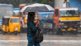 മഴ ഇവിടെ തന്നെയുണ്ട്! ദാ ഈ ജില്ലകൾക്ക് മുന്നറിയിപ്പ്; കാലാവസ്ഥ