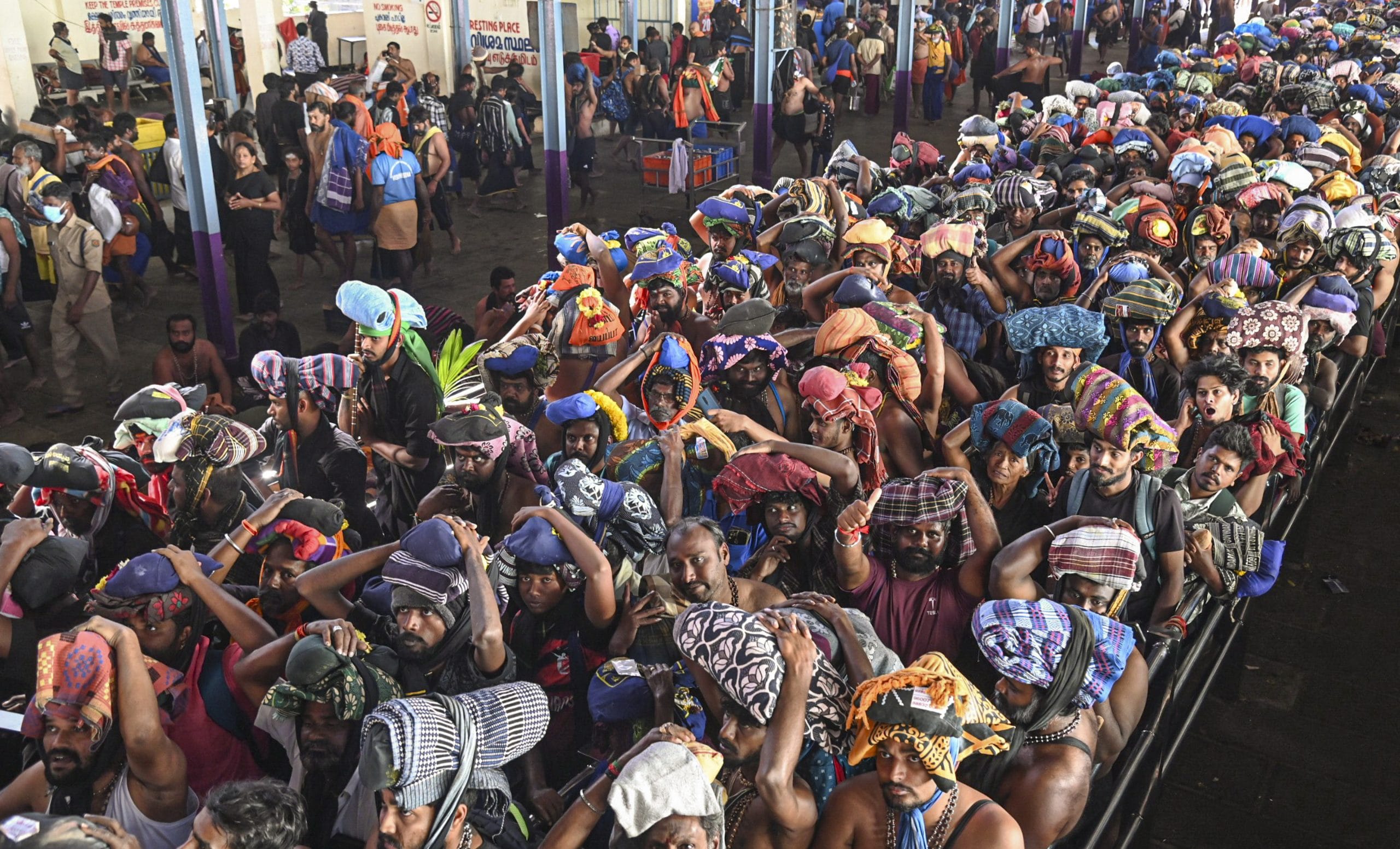 മകരജ്യോതി ദർശനം കഴിഞ്ഞ് വരുന്നവർ പാണ്ടിത്താവളത്തുനിന്ന് ദർശൻ കോംപ്ലക്സിന് പിൻഭാഗത്തിലൂടെ, നടപ്പന്തലിന് പിൻഭാഗം വഴി കൊപ്രാക്കളം, ട്രാക്റ്റർ റോഡിലൂടെ, കെഎസ്ഇബി ജങ്ഷനിലെത്താൻ സാധിക്കും. പാണ്ടിത്താവളം ജങ്ഷനിൽനിന്ന് മാളികപ്പുറം ഭാഗത്തുള്ള ഇറക്കം വഴി, പോലീസ് ബാരക്ക്, ബെയ്ലി പാലം വഴി ചന്ദ്രാനന്ദൻ റോഡിലെത്തും. നടപ്പന്തലിന്റെ മധ്യഭാഗം വഴി കെഎസ്ഇബി ജങ്ഷനിലെത്തും.