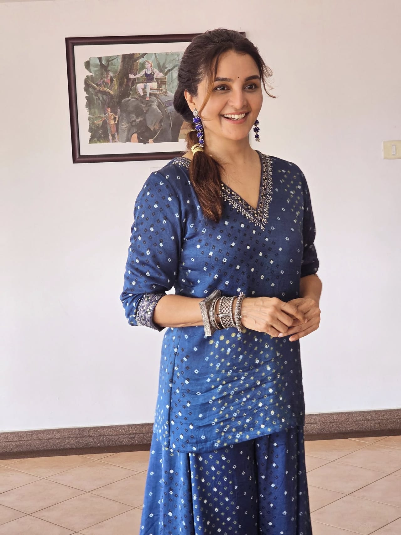 മലയാളികളുടെ പ്രിയ താരമാണ് നടി മഞ്ജു വാര്യർ. കഴിഞ്ഞ ദിവസം വനിത കമ്മീഷന്റെ 'പറന്നുയരാം കരുത്തോടെ' പരിപാടിയിൽ സംസാരിച്ച കാര്യങ്ങളാണ് ഇപ്പോൾ സോഷ്യൽ മീഡിയയിൽ ശ്രദ്ധ നേടുന്നത്. സ്വന്തം ജീവിതാനുഭവങ്ങളെക്കുറിച്ചും, അമ്മ സ്വയം സന്തോഷം കണ്ടെത്തി പ്രചോദനമായി മാറിയതിനെക്കുറിച്ചുമൊക്കെയായിരുന്നു താരം സാസാരിച്ചത്. (​Image Credits: Instagram)
