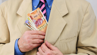 Silver: വെള്ളിയുടെ ഭാവി എന്ത്? കൂടുതൽ നിക്ഷേപിക്കണോ സ്വർണ്ണത്തിലേക്ക് മാറണോ?