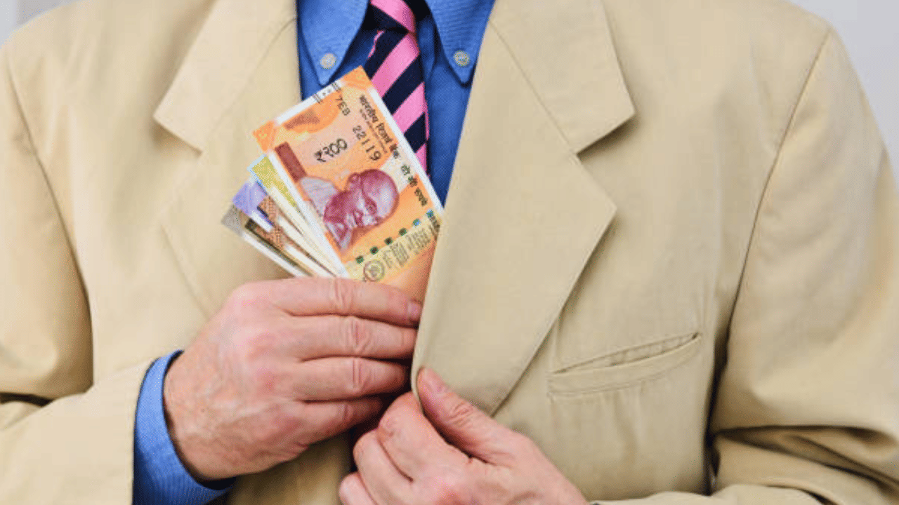 8th Pay Commission: ആറും ഏഴും പിന്നിട്ട് എട്ടിലേക്ക്; ശമ്പള വർദ്ധനവ് എത്രയാകും, കാര്യക്കാരനായി ഫിറ്റ്മെന്റ് ഘടകം!