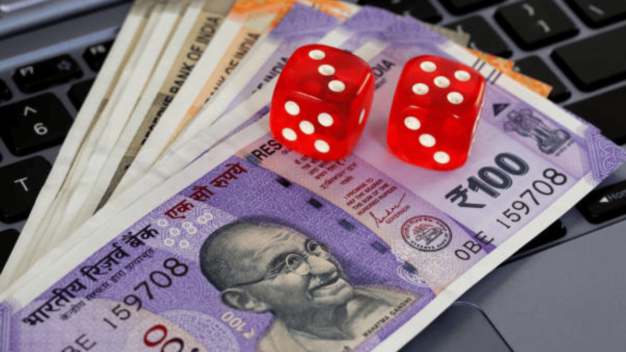 നിലവിൽ ഏഴാം ശമ്പള കമ്മീഷൻ പ്രകാരം കേന്ദ്ര സർക്കാർ ജീവനക്കാരുടെ കുറഞ്ഞ അടിസ്ഥാന ശമ്പളം 18,000 രൂപയാണ്. സംഘടന നിർദ്ദേശിച്ച 3.00 ഫിറ്റ്മെന്റ് ഫാക്ടർ സർക്കാർ അംഗീകരിക്കുകയാണെങ്കിൽ, ഈ ശമ്പളം 54,000 രൂപയായി വർദ്ധിച്ചേക്കാം. അതായത് അടിസ്ഥാന ശമ്പളത്തിൽ മാത്രം 200 ശതമാനം വർദ്ധനവ്.