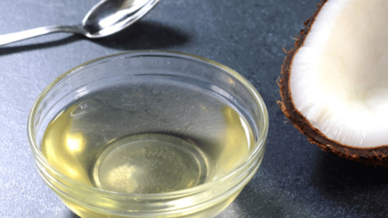 കേരളത്തിലെ വിവിധ മാർക്കറ്റുകളിൽ ക്വിറ്റലിന് ഏകദേശം 35000 - 41000 രൂപ നിരക്കിലാണ് കച്ചവടം നടക്കുന്നത്.  350-400 രൂപയുണ്ടായിരുന്ന വെളിച്ചെണ്ണ വില ലീറ്ററിന് വീണ്ടും 450 രൂപയോടടുത്തിരിക്കുകയാണ്. 
