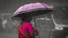 മഴയോട് മഴ, കൂടെ ഇടിമിന്നലും; കാലാവസ്ഥ മുന്നറിയിപ്പ് എങ്ങനെ?