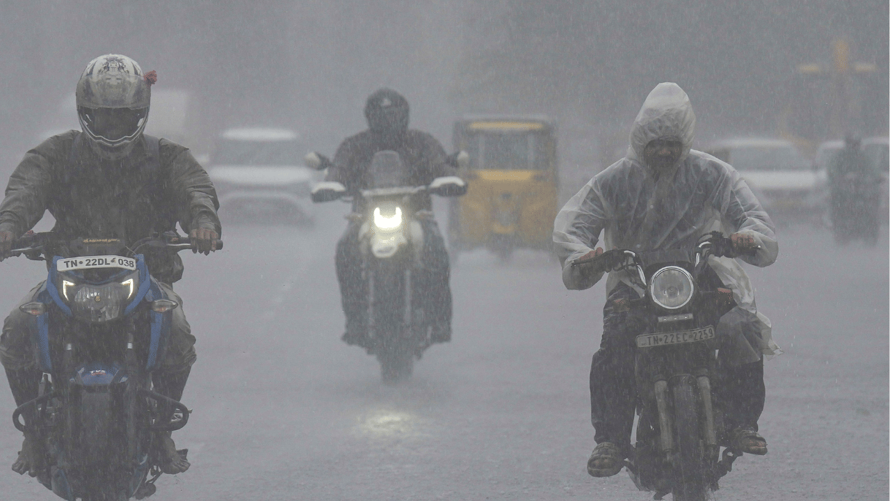 Kerala Weather Update: മാനം കറുത്തു, ഇനി മഴക്കാലം; ഈ ജില്ലക്കാർ ശ്രദ്ധിച്ചോണേ..., ഇന്നത്തെ കാലാവസ്ഥ