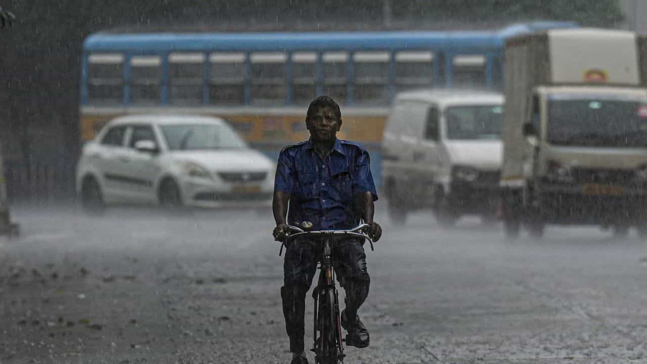 Kerala Rain Alert: ദേ വീണ്ടും മഴ... വരും ദിവസം ഈ ജില്ലയിൽ യെല്ലോ അലർട്ട്; ഇന്നത്തെ കാലാവസ്ഥ